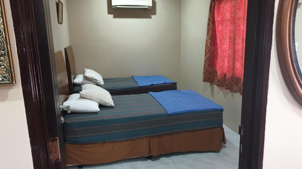 Mri Residence - Homestay In Sg Buloh With Swimming Pool - No Pork&Alcohol Allowed Bandar Puncak Alam Exterior foto