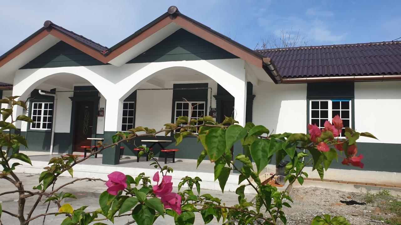 Mri Residence - Homestay In Sg Buloh With Swimming Pool - No Pork&Alcohol Allowed Bandar Puncak Alam Exterior foto