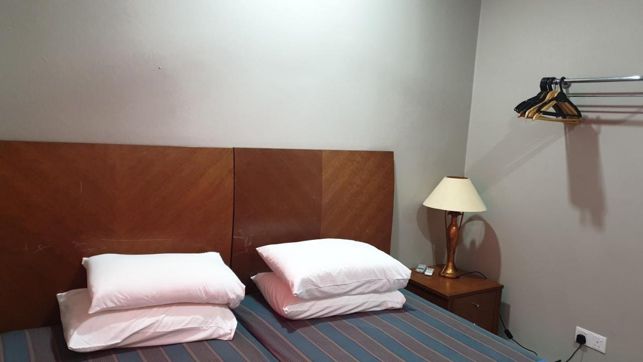 Mri Residence - Homestay In Sg Buloh With Swimming Pool - No Pork&Alcohol Allowed Bandar Puncak Alam Exterior foto