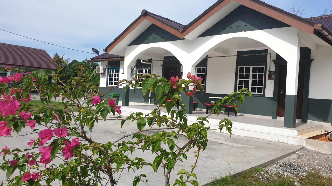 Mri Residence - Homestay In Sg Buloh With Swimming Pool - No Pork&Alcohol Allowed Bandar Puncak Alam Exterior foto