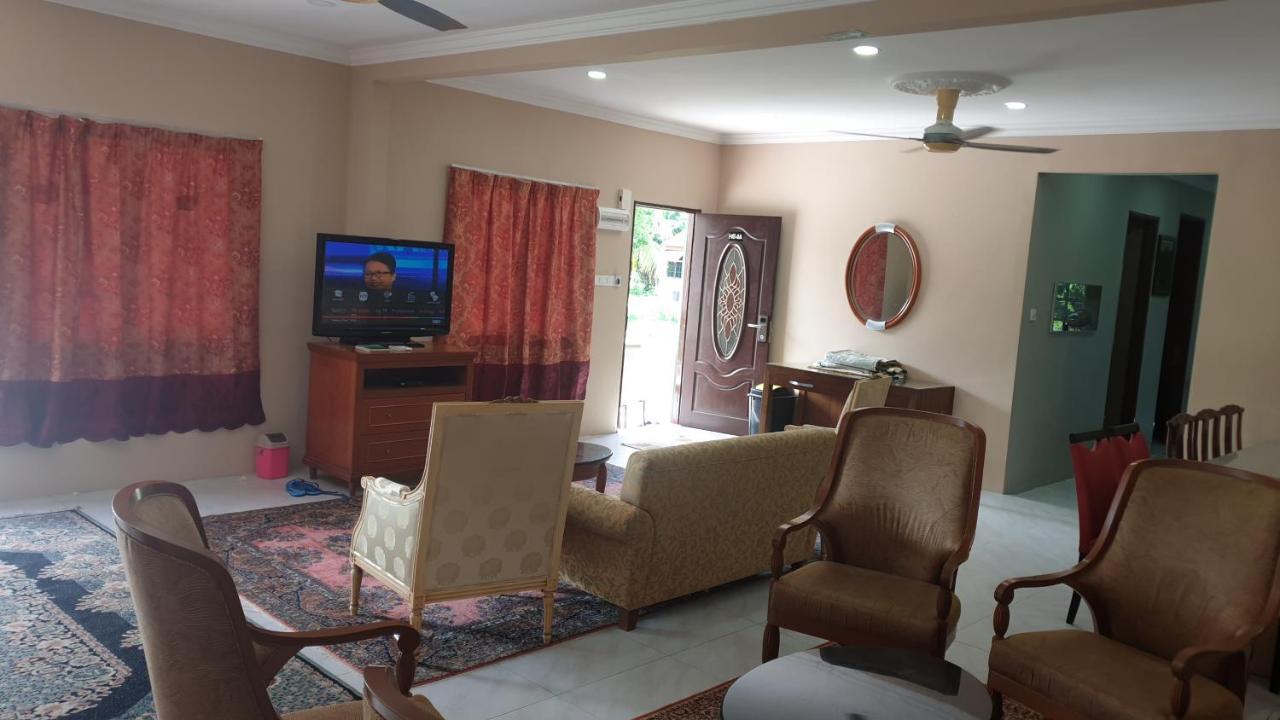 Mri Residence - Homestay In Sg Buloh With Swimming Pool - No Pork&Alcohol Allowed Bandar Puncak Alam Exterior foto