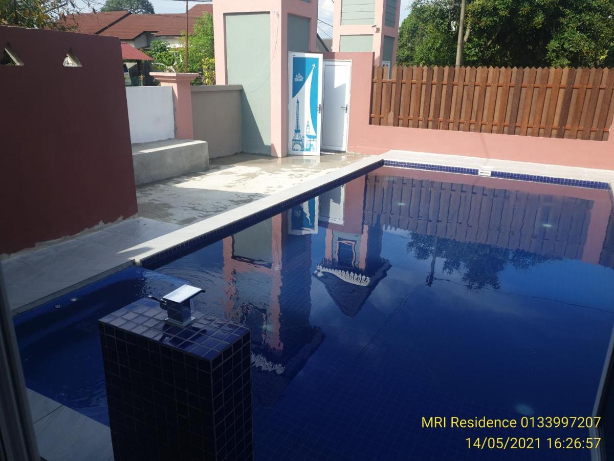 Mri Residence - Homestay In Sg Buloh With Swimming Pool - No Pork&Alcohol Allowed Bandar Puncak Alam Exterior foto