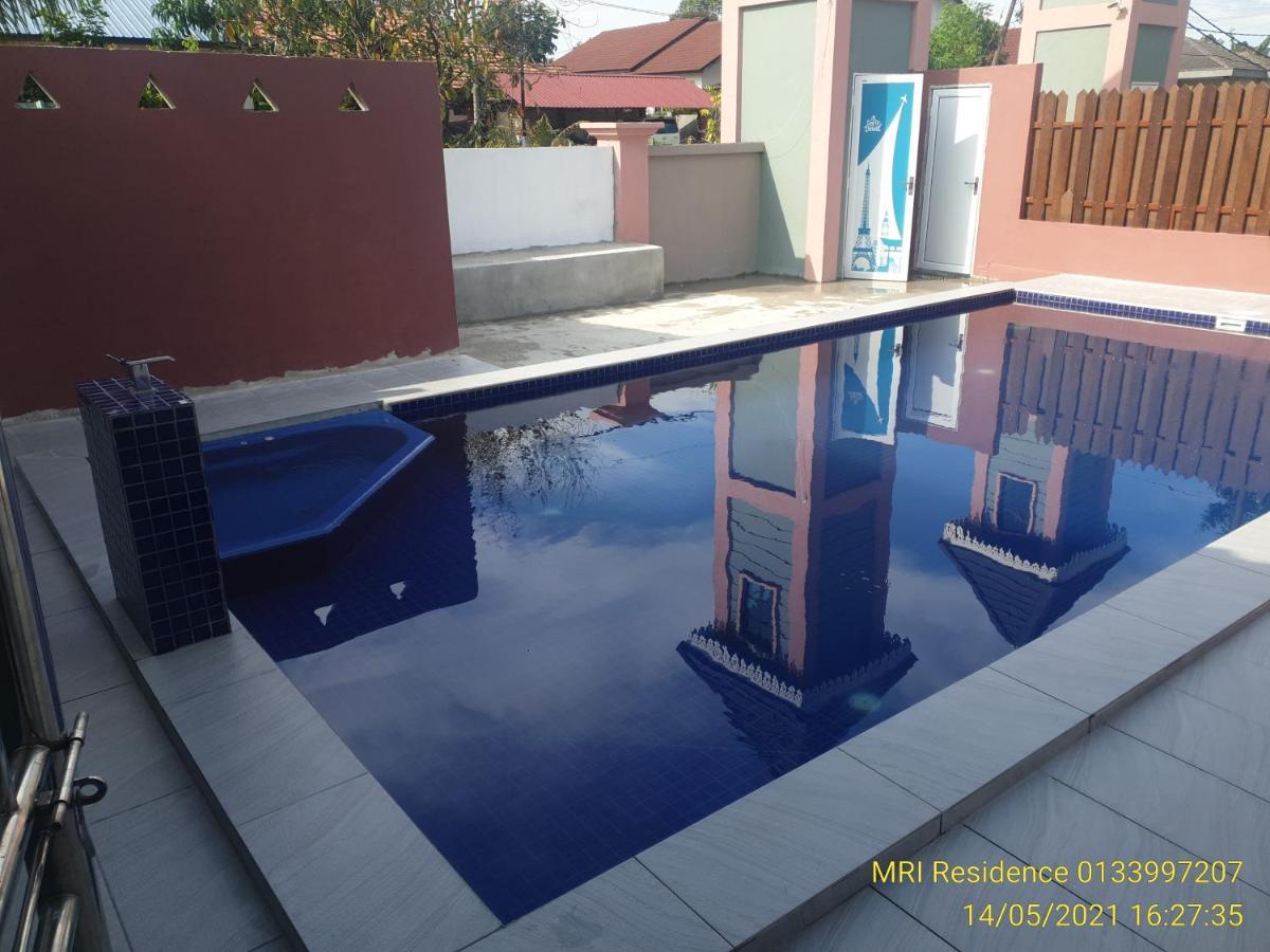 Mri Residence - Homestay In Sg Buloh With Swimming Pool - No Pork&Alcohol Allowed Bandar Puncak Alam Exterior foto