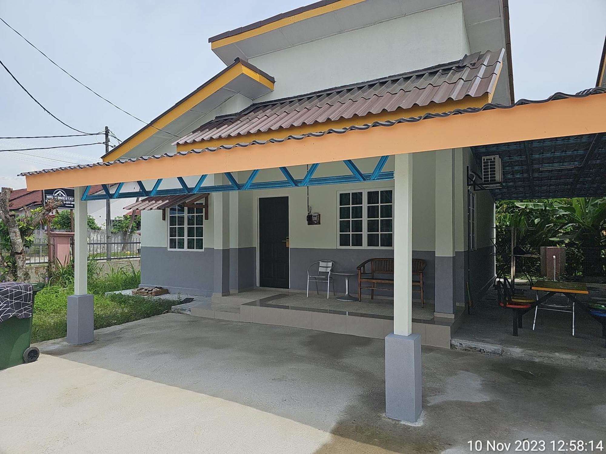 Mri Residence - Homestay In Sg Buloh With Swimming Pool - No Pork&Alcohol Allowed Bandar Puncak Alam Exterior foto