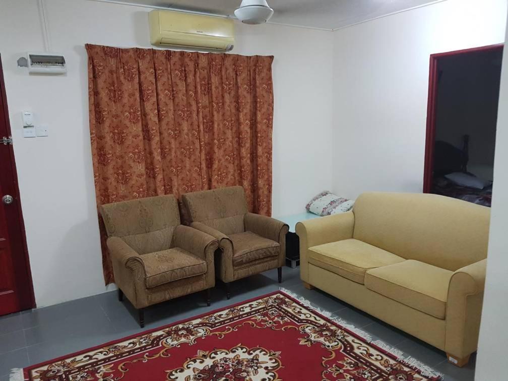 Mri Residence - Homestay In Sg Buloh With Swimming Pool - No Pork&Alcohol Allowed Bandar Puncak Alam Exterior foto