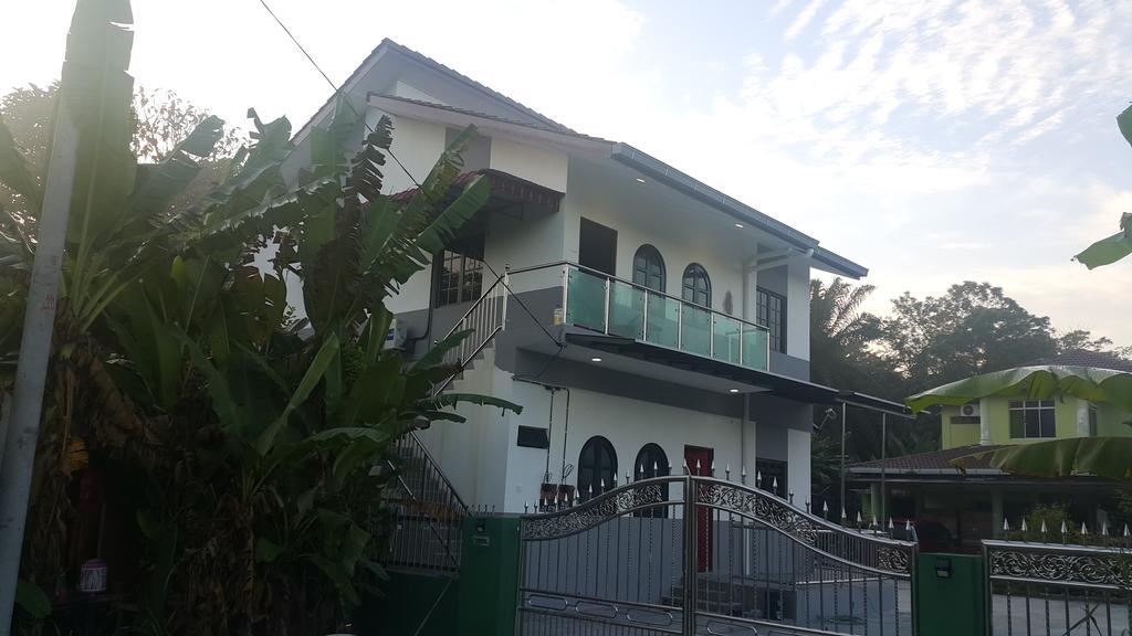 Mri Residence - Homestay In Sg Buloh With Swimming Pool - No Pork&Alcohol Allowed Bandar Puncak Alam Exterior foto