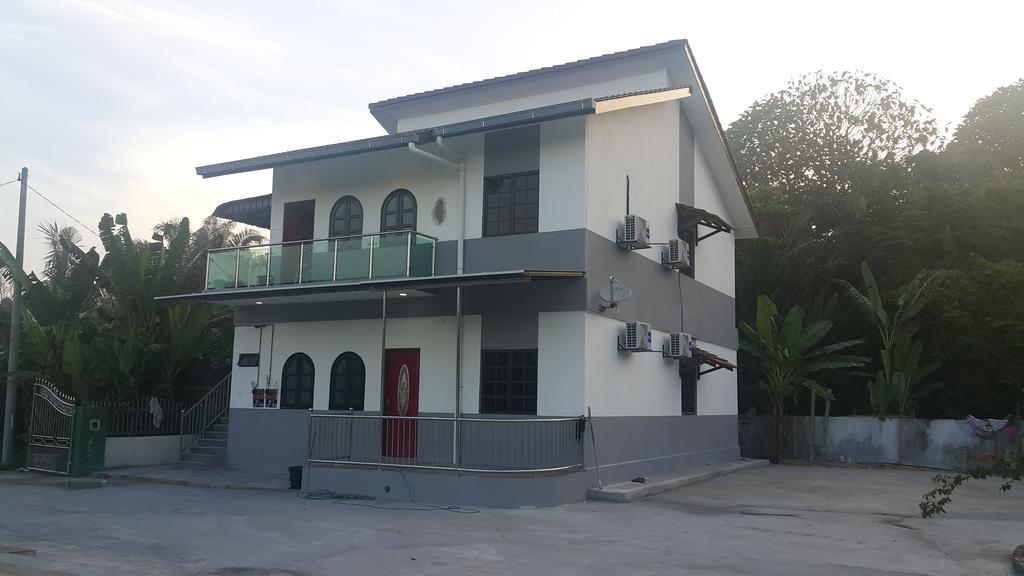 Mri Residence - Homestay In Sg Buloh With Swimming Pool - No Pork&Alcohol Allowed Bandar Puncak Alam Exterior foto