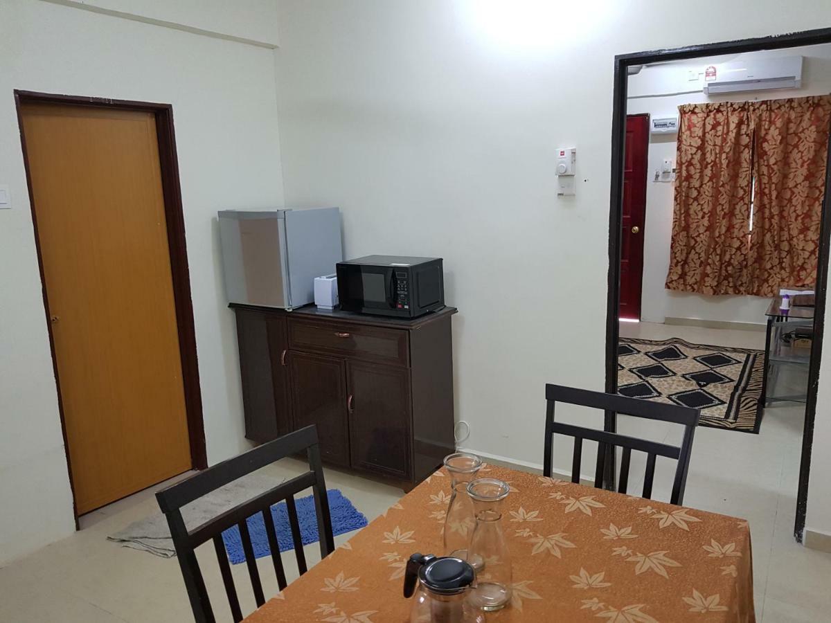 Mri Residence - Homestay In Sg Buloh With Swimming Pool - No Pork&Alcohol Allowed Bandar Puncak Alam Exterior foto